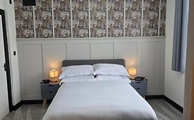 Double Room With Ensuite Bathroom